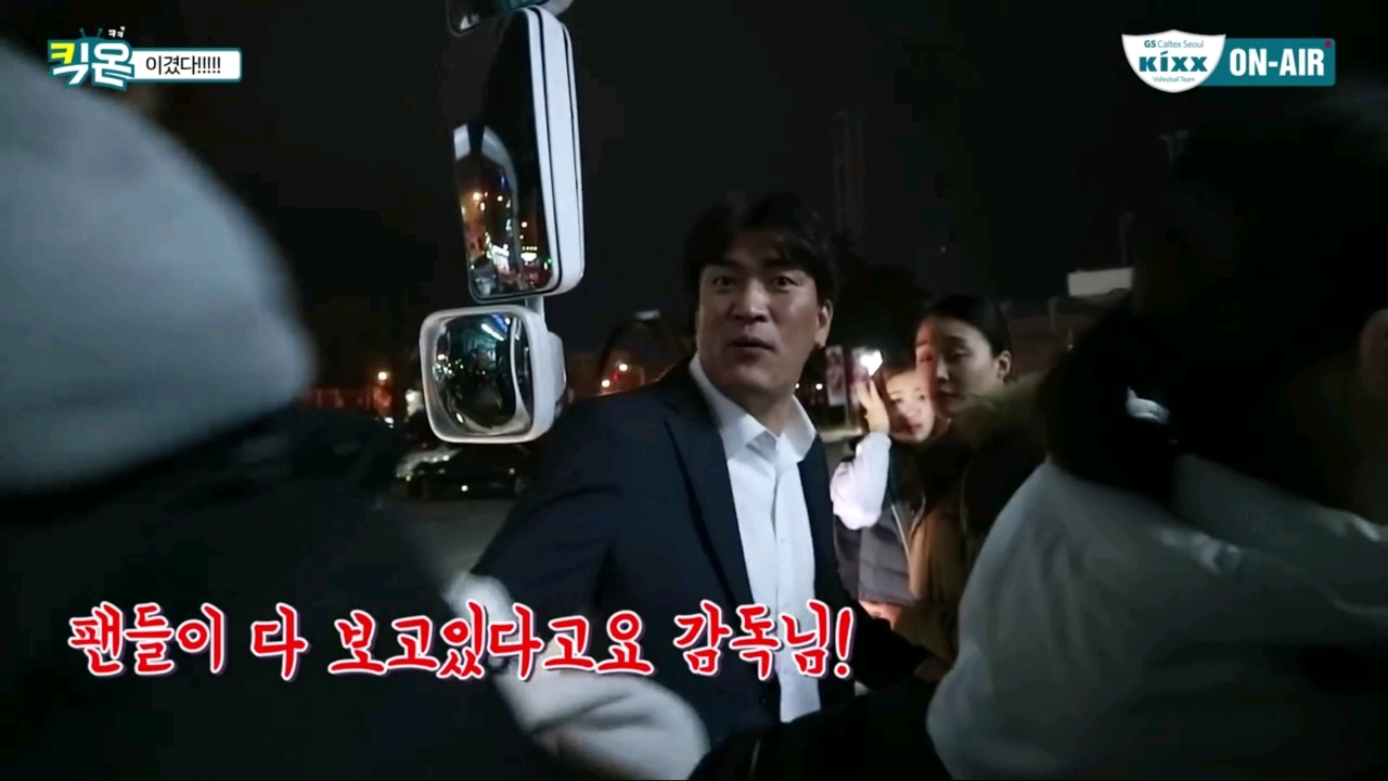 코스프레(?)하는 감독.jpg | 인스티즈