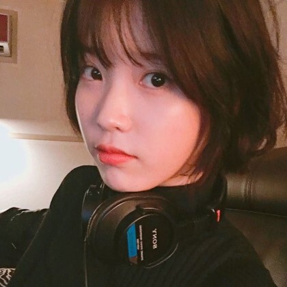 아이유 무대뒤 여친짤 대방출.jpg | 인스티즈