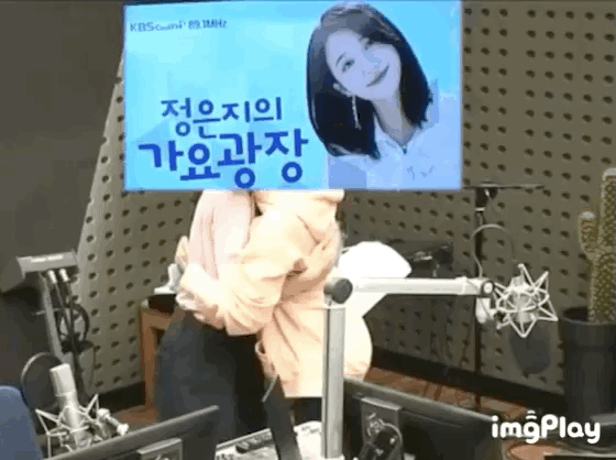 에이핑크 정은지의 가요광장에 게스트로 나온 백지영.jpgif | 인스티즈