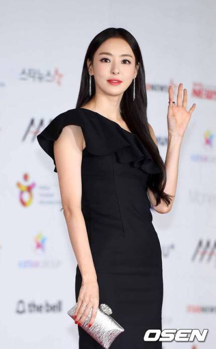 오늘자 이다희 드레스....jpg | 인스티즈