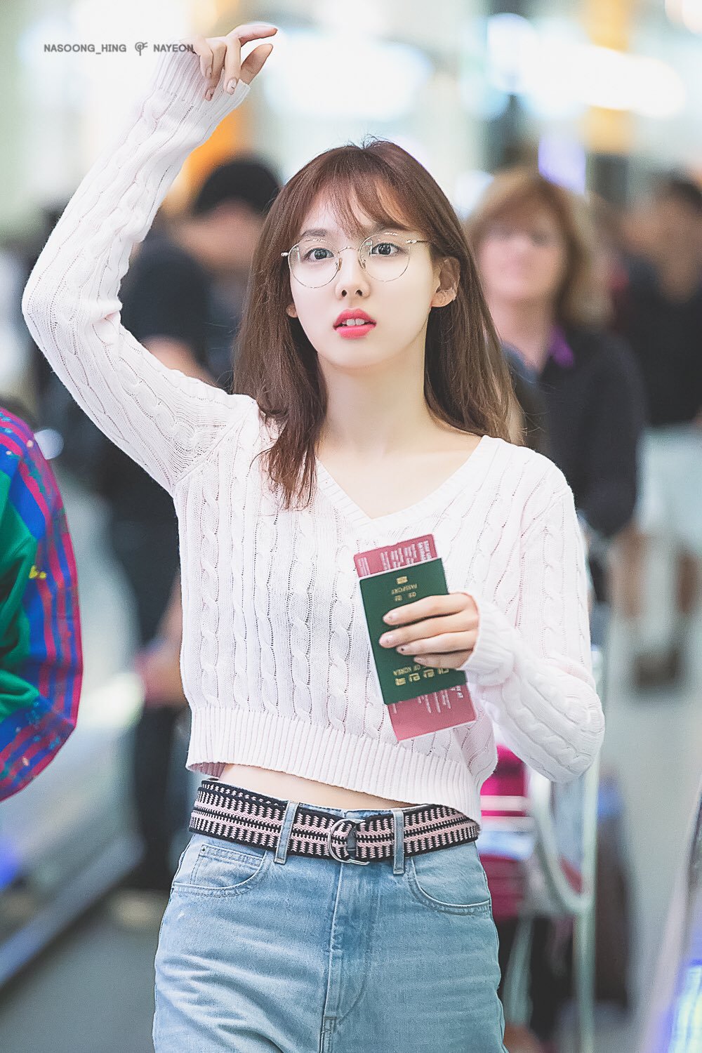귀여운 동그리 안경을 쓴 트와이스 나연.jpgif | 인스티즈