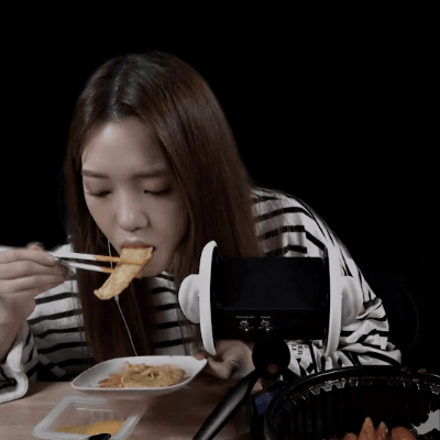 프로미스나인 지선이의 ASMR 분식이팅사운드.GIF | 인스티즈