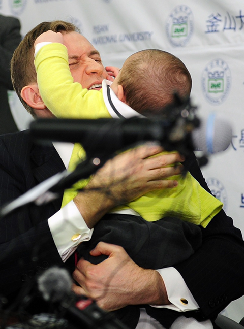 2년전 일어난 전세계가 대한민국을 주목하기 시작한 생방송사건 | 인스티즈