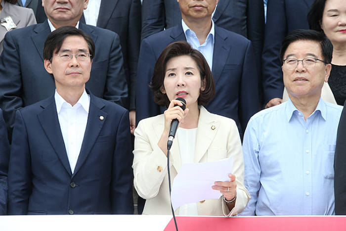 [단독] 한국당, 25일 'KBS 수신료 거부 서명운동' 출정식..5000명 동원령 | 인스티즈