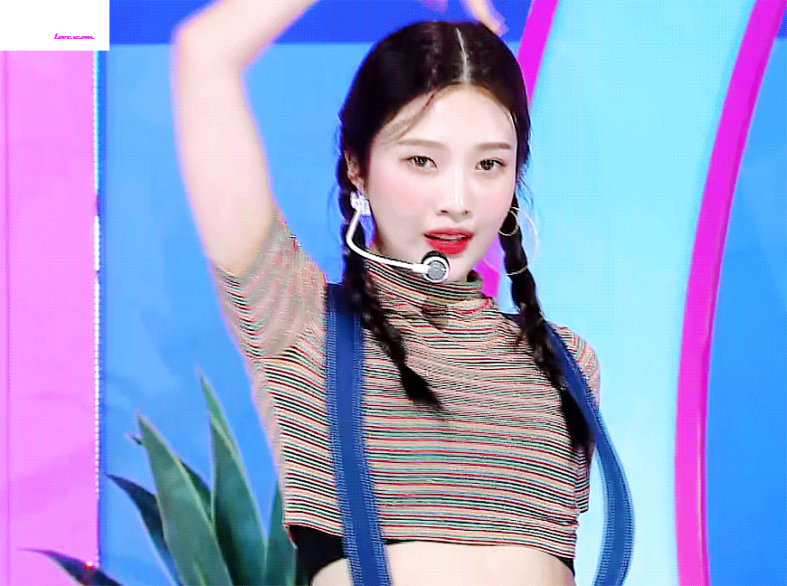 양갈래 머리 땋고 닉값 제대로 보여준 레드벨벳 조이jpgif | 인스티즈