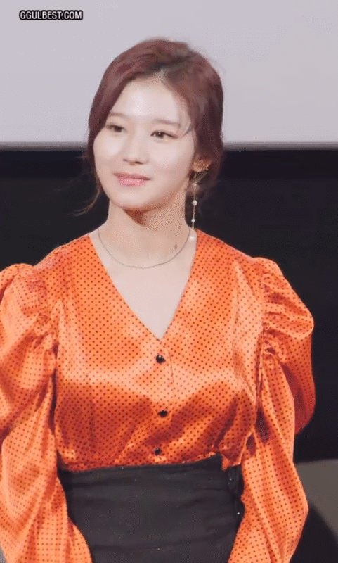 무대인사도는 배우 김사나양.gif | 인스티즈