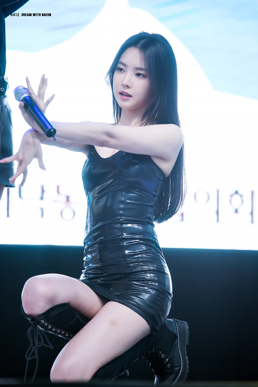 [에이핑크] 맘스터치는 역시 딥치즈버거라서 나은이 | 인스티즈