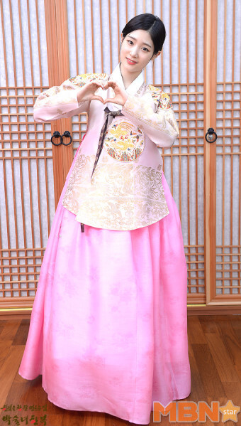 2020년 새해 기념 한복입은 정채연 .jpgif | 인스티즈