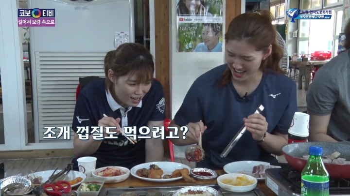 조개구이먹방(?)찍는 여배선수들.jpg | 인스티즈
