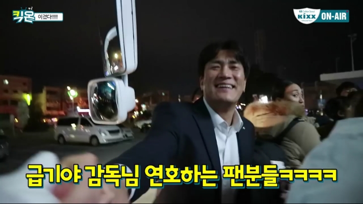 코스프레(?)하는 감독.jpg | 인스티즈