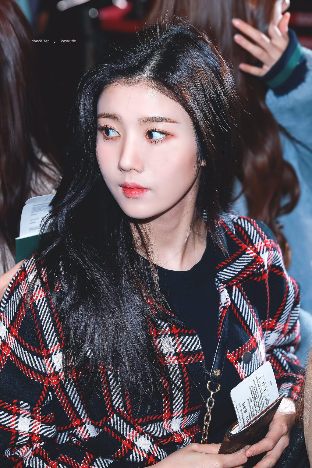 [아이즈원] 비가 많이 내려오고 있어서 권은비 | 인스티즈