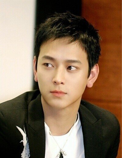 ???: 강동원 맨날 긴 머리만 하는데 솔직히 머리빨 아니니? | 인스티즈