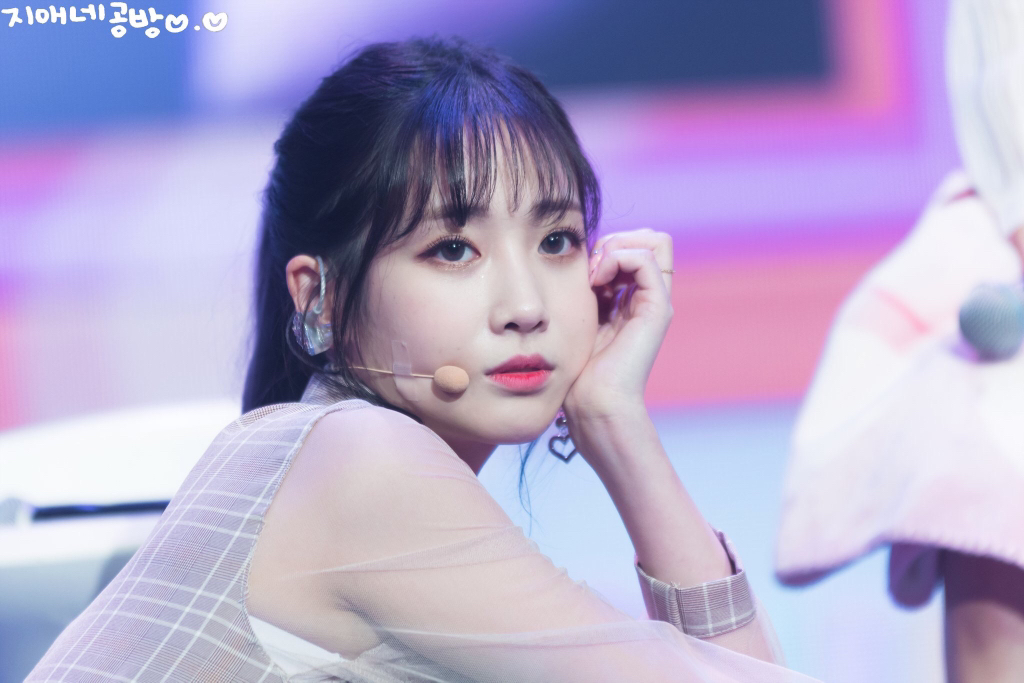 [러블리즈] 신발 하나 살 생각이라서 지애 | 인스티즈