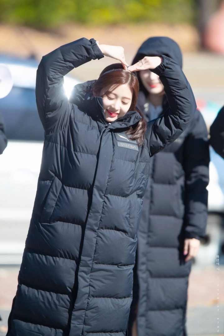 쭈굴미 넘치는 애잔한 개구리 아이즈원 김민주2.jpgif | 인스티즈