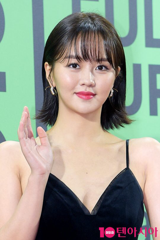 이제 어른이 된 김소현....과감한 노출 드레스.jpg | 인스티즈