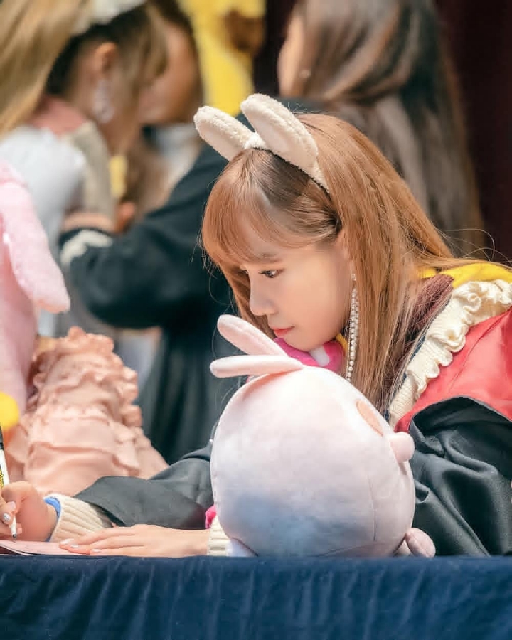 이 새벽에 조유리.jpgif | 인스티즈