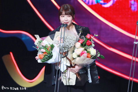 kbs 연예 대상에서 에이핑크 정은지.jpg | 인스티즈