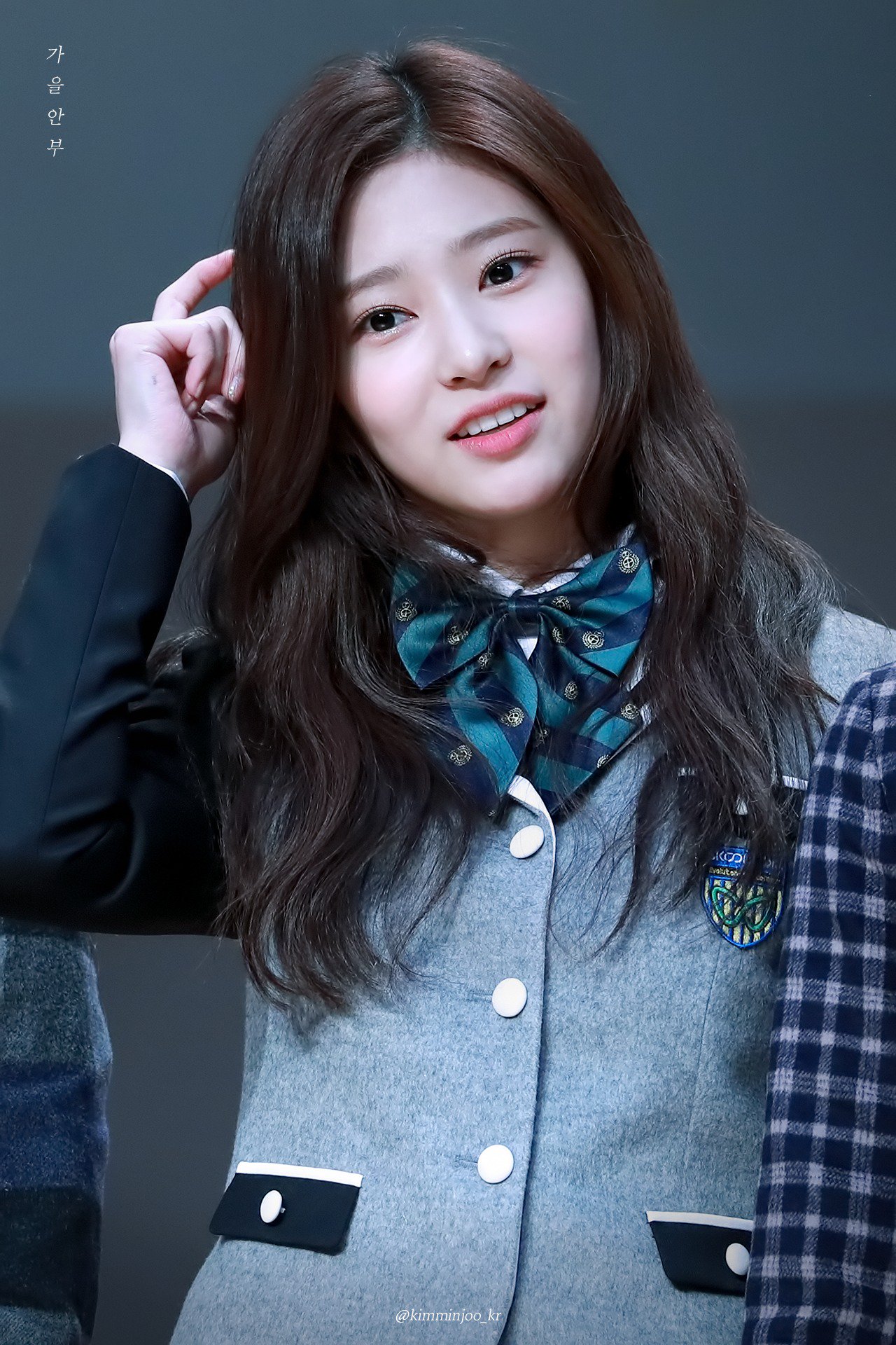 항상 어딘가 억울하고 애잔한 아이즈원 민주.jpg | 인스티즈