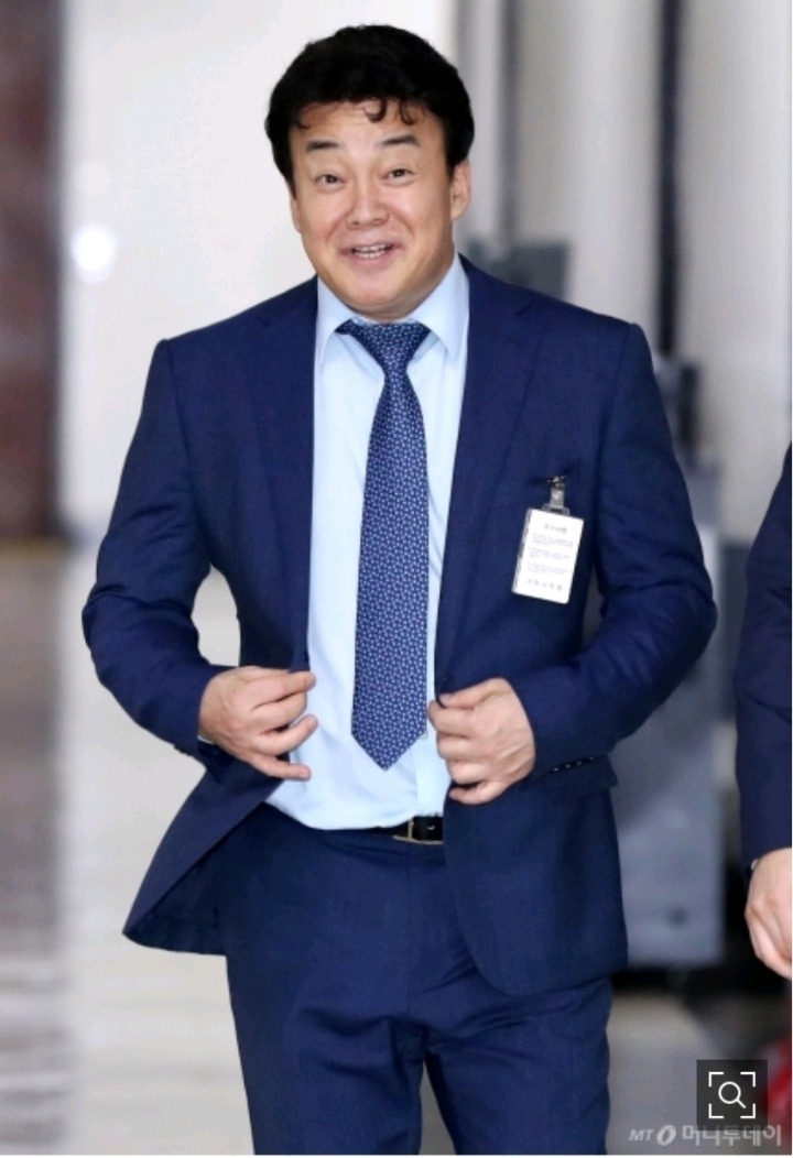 수트빨만큼은 국가대표라고 해도 과언이 아닌 인물 | 인스티즈