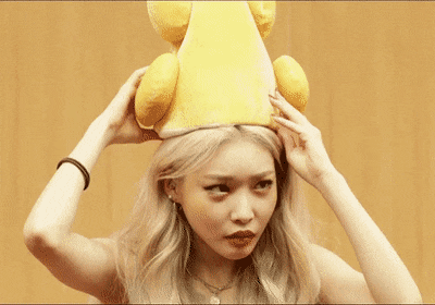 팬이 준 선물..의심하는 연예인.gif | 인스티즈
