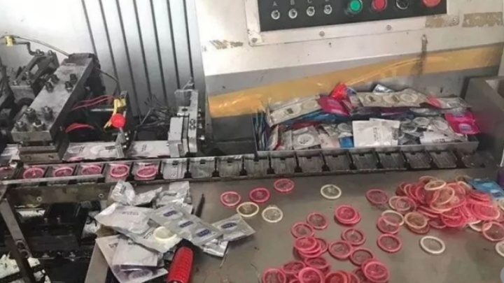 가짜 듀렉스·오카모토 공장 적발...콘돔 재사용 의혹 | 인스티즈