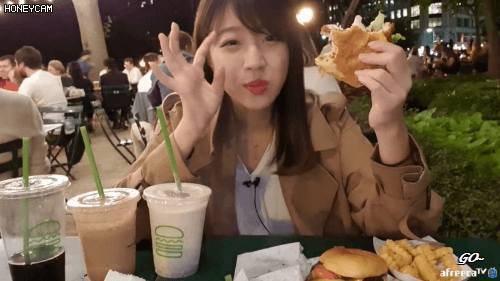 외국애들도 신기해하는 쯔양 쉑쉑버거 먹방 | 인스티즈