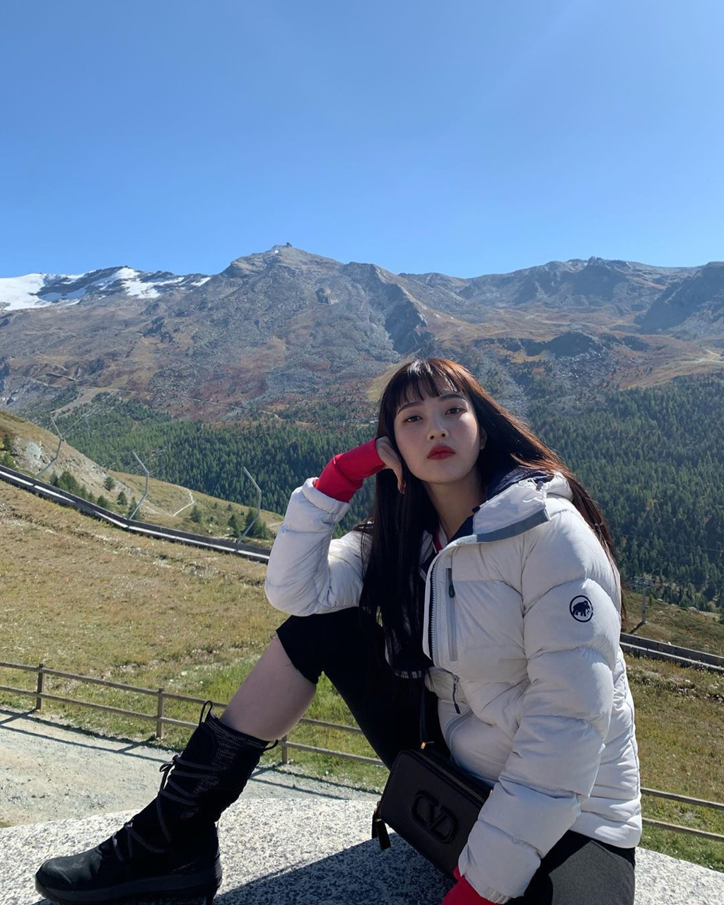 앞머리하고 더 귀여워진 레드벨벳 조이.jpgif | 인스티즈