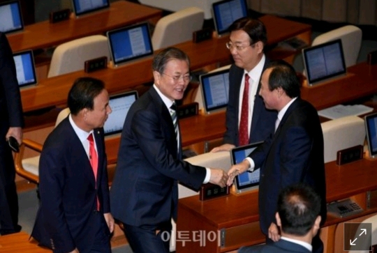 오늘자 문프한테 되치기당한 자한당 의원들 ㅋㅋㅋ | 인스티즈