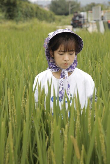 농사 짓는 에이핑크 윤보미.jpg | 인스티즈