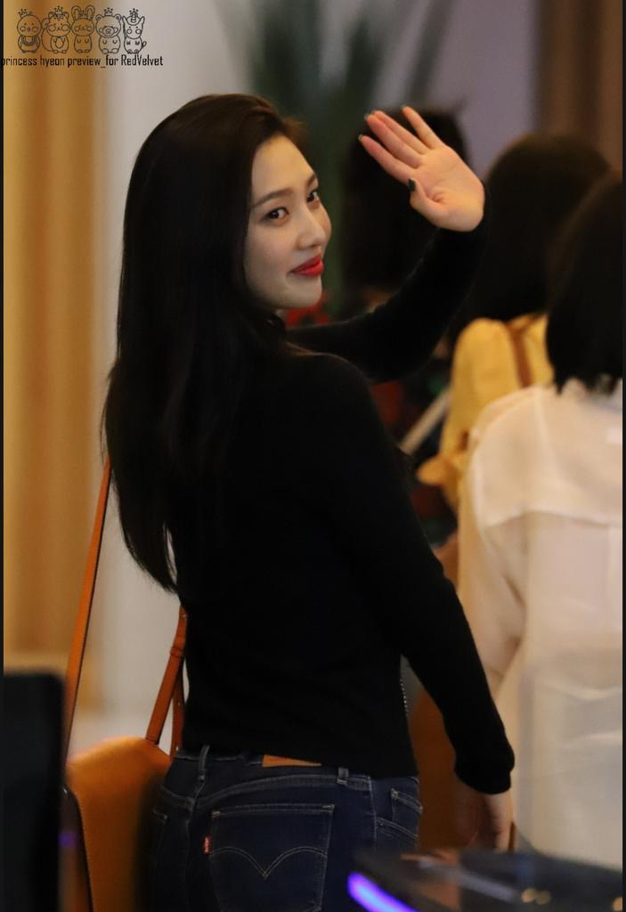 아이린 눈에 뭐 들어간거 봐주는 조이.jpgif | 인스티즈