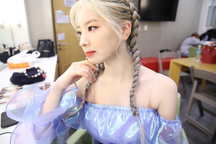 정연이가 직접 찍은 트와이스 멤버들 대기실 사진들 | 인스티즈