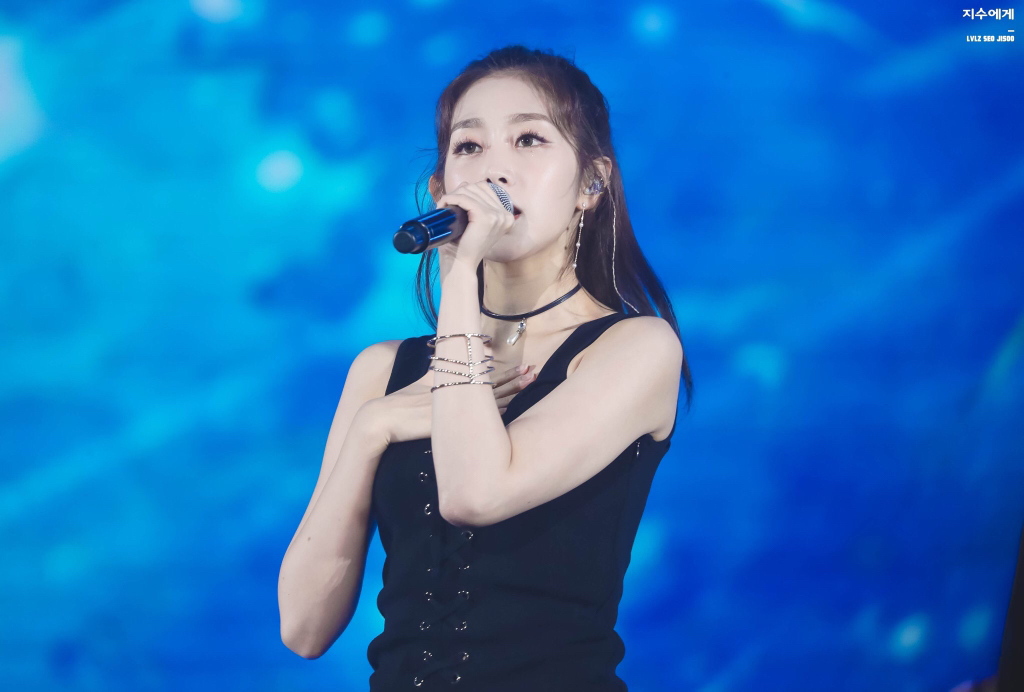 [러블리즈] 우산을 펼쳐보니 우산대에 녹이 슬어있어서 지수 | 인스티즈