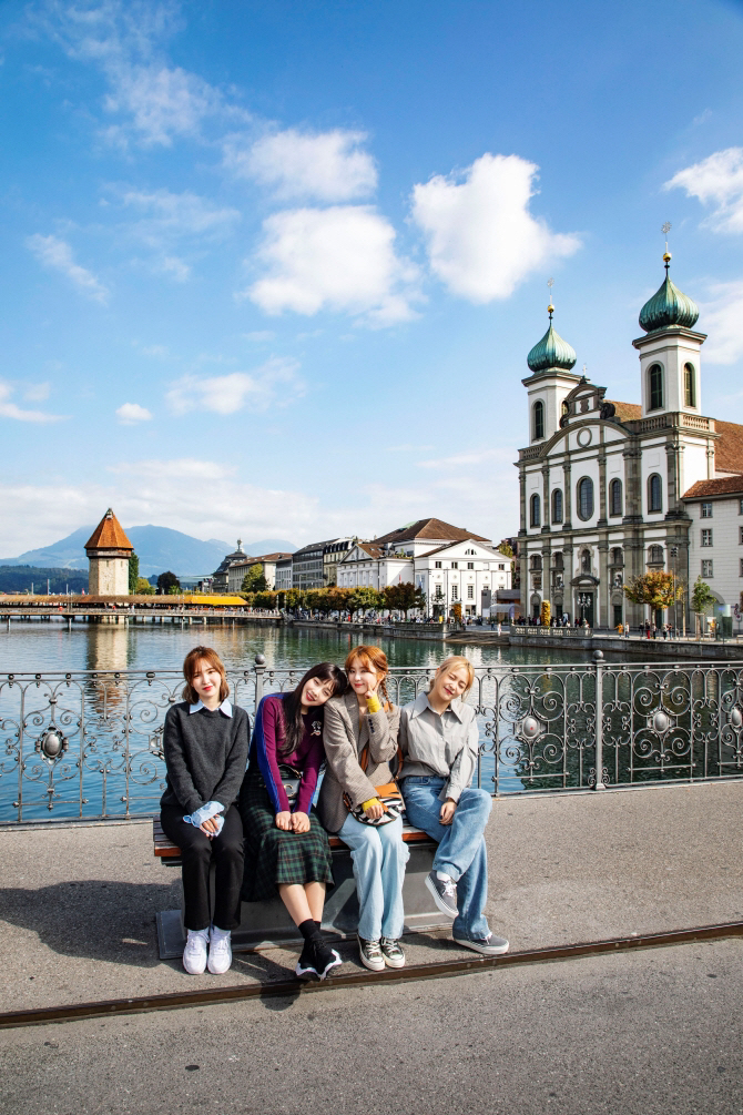 스위스 여행 중 레드벨벳 멤버들 중 제일 행복해 보이는 웬디.jpg | 인스티즈