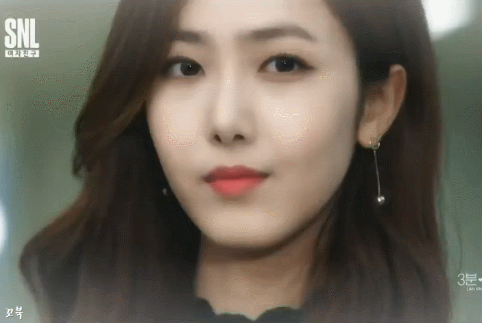 갑자기 벗어버리는 여자친구 신비.gif | 인스티즈