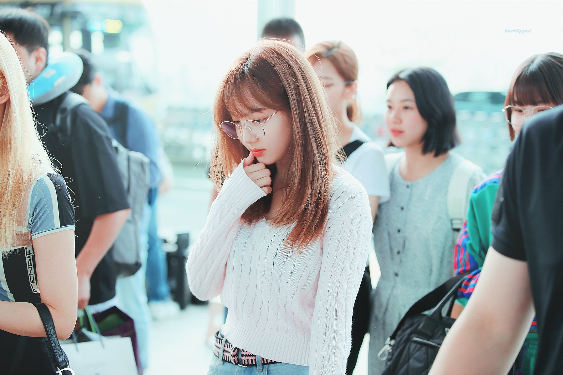 귀여운 동그리 안경을 쓴 트와이스 나연.jpgif | 인스티즈