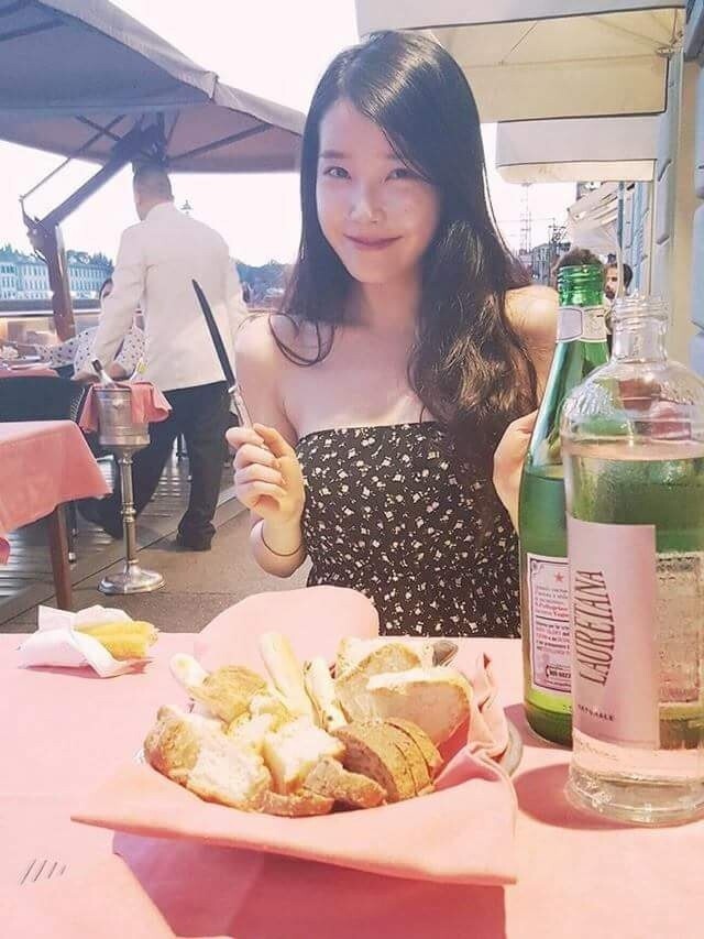 아이유 무대뒤 여친짤 대방출.jpg | 인스티즈