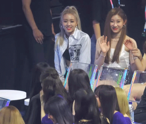 아이즈원, 있지) 채령이랑 인사하고 좋아 죽는 조유리 | 인스티즈