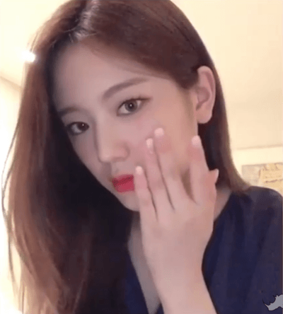 수분 보충하는 프로미스나인 장규리와 이나경.gif | 인스티즈