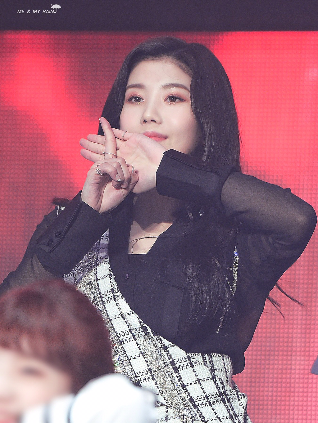 [아이즈원] 비가 많이 내려오고 있어서 권은비 | 인스티즈