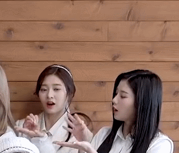 쭈굴미 넘치는 애잔한 개구리 아이즈원 김민주2.jpgif | 인스티즈