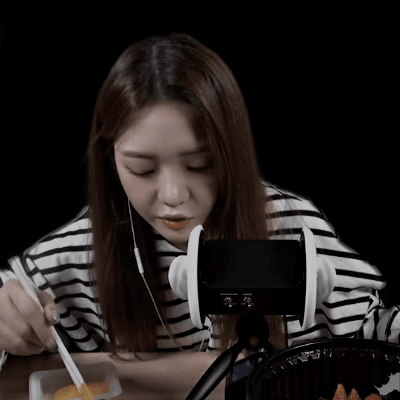 프로미스나인 지선이의 ASMR 분식이팅사운드.GIF | 인스티즈