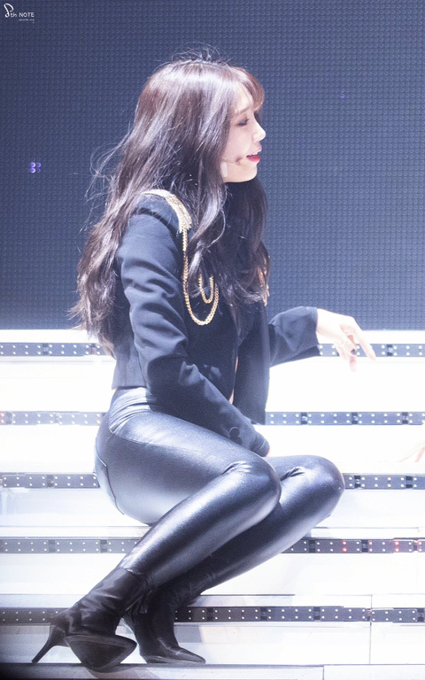 가죽 바지 입은 에이핑크 정은지.jpg | 인스티즈