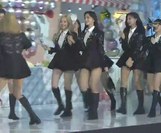 골든디스크 입장하는 트와이스.gif | 인스티즈