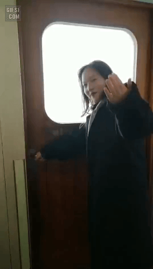 강풍불때 문 막 열면 안되는이유.gif | 인스티즈