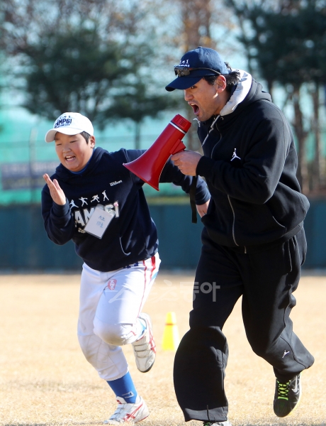 땀에 젖어 눈물 흘리는 이모 | 인스티즈