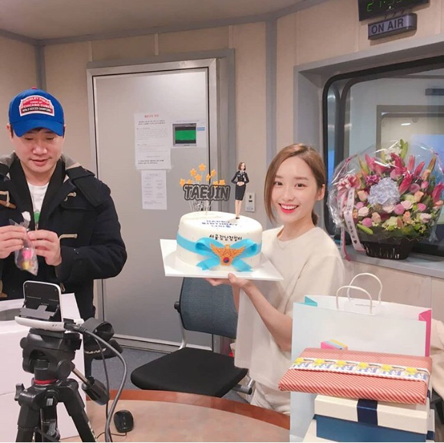 생일선물 받은 윤태진.jpg (+ 행복춘X울보춘) | 인스티즈