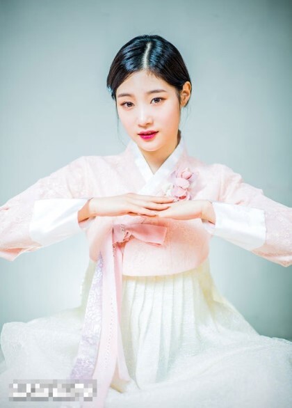 2020년 새해 기념 한복입은 정채연 .jpgif | 인스티즈