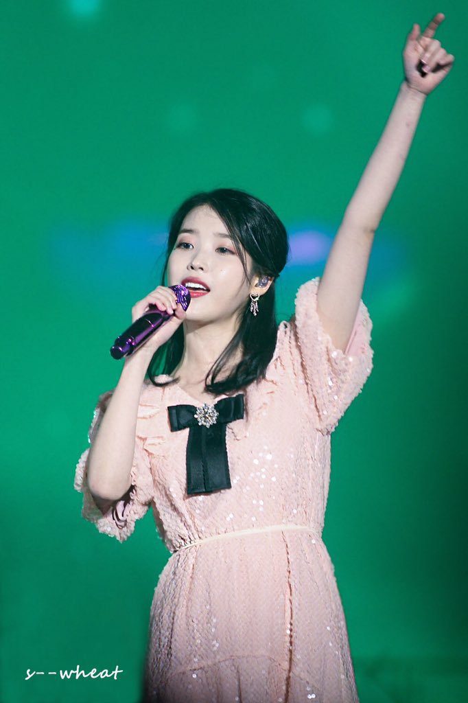 아이유 10주년 콘서트 in 서울.jpg | 인스티즈
