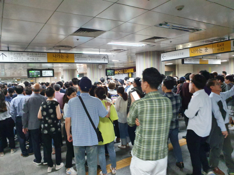 끝이 보이지 않는 서초동 집회 인파 | 인스티즈