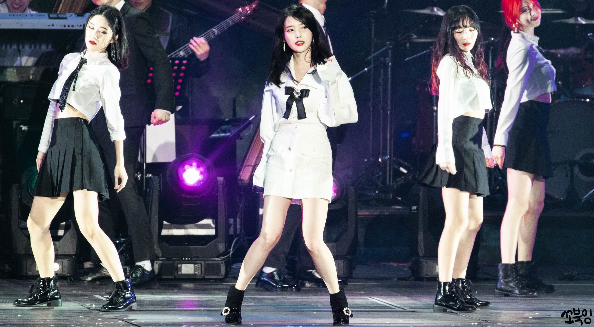 아이유 10주년 콘서트 in 서울.jpg | 인스티즈